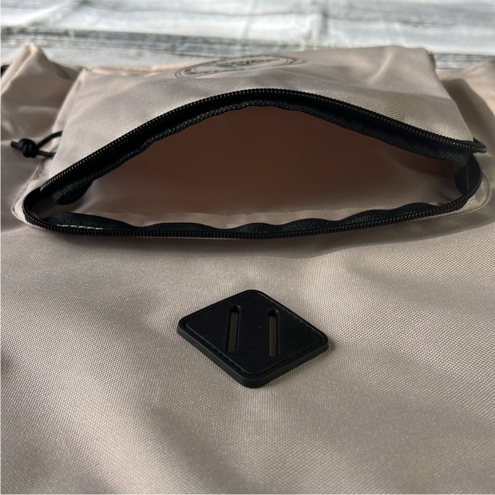 Adidas Classic 3S2 Drawstring Sackpack Wonder Beige and Black with Sporty Design - Picture 6 of 8